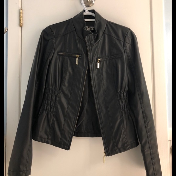 Form Fitting leather Jacket - Picture 1 of 5
